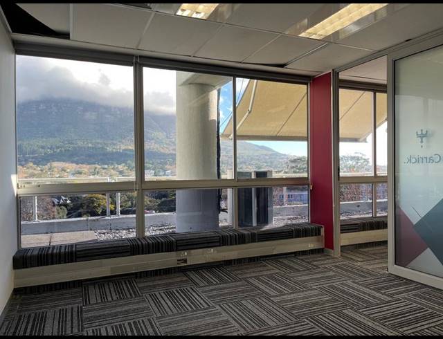 BUSINESS PROPERTY TO RENT IN CLAREMONT